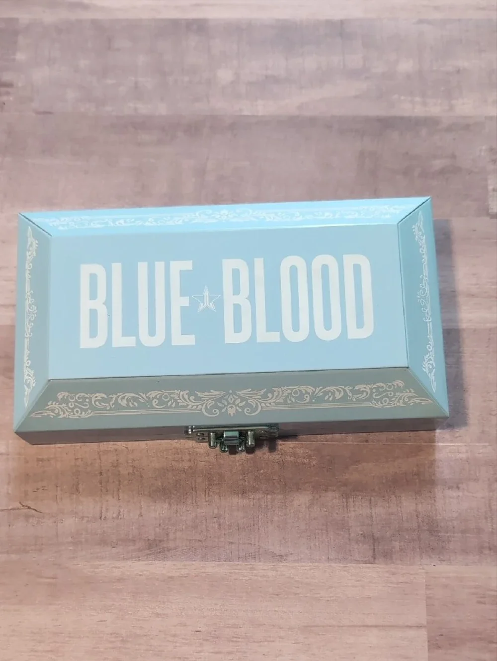 Jeffree Star Blue Blood Eyeshadow Palette - Blue Tones